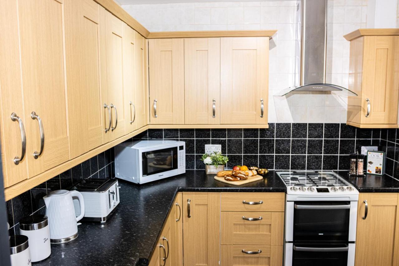 Td Stourb Dudley: Spacious 3-Bedroom Family & Contractor Stay Brierley Hill Exterior photo